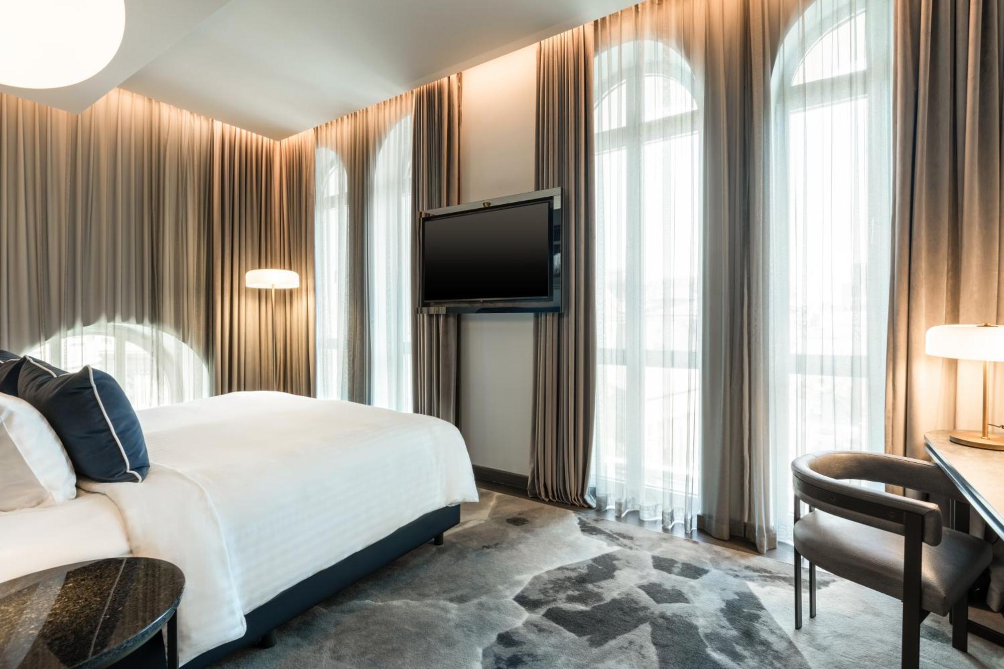 Hotel The Marmorosch Bucharest, Autograph Collection Exteriér fotografie A bedroom at the hotel